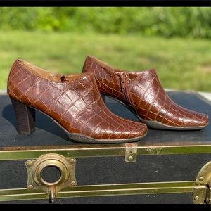 Aerosoles heeled booties with zipper